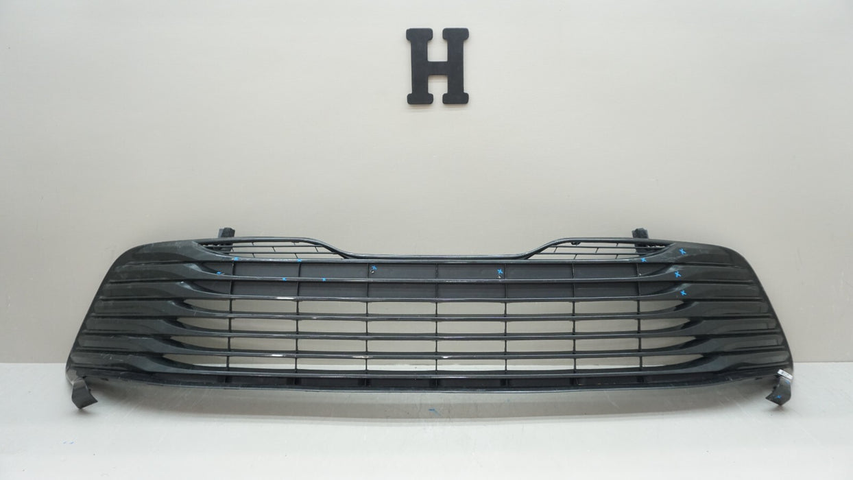 2018-2020 TOYOTA CAMRY FRONT LOWER RADIATOR GRILLE 53113-06010 OEM 18 19 20