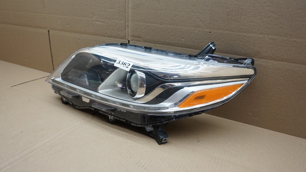 2015-2018 TOYOTA SIENNA FRONT LEFT DRIVER SIDE HEADLIGHT HEADLAMP HALOGEN OEM
