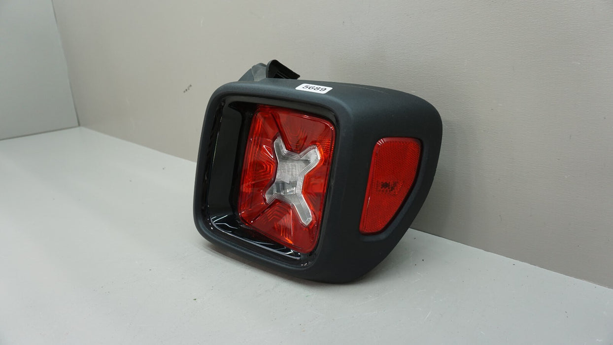 2015-2020 JEEP RENEGADE REAR RIGHT PASSENGER SIDE TAIL LIGHT OEM 15 16 17 18 19