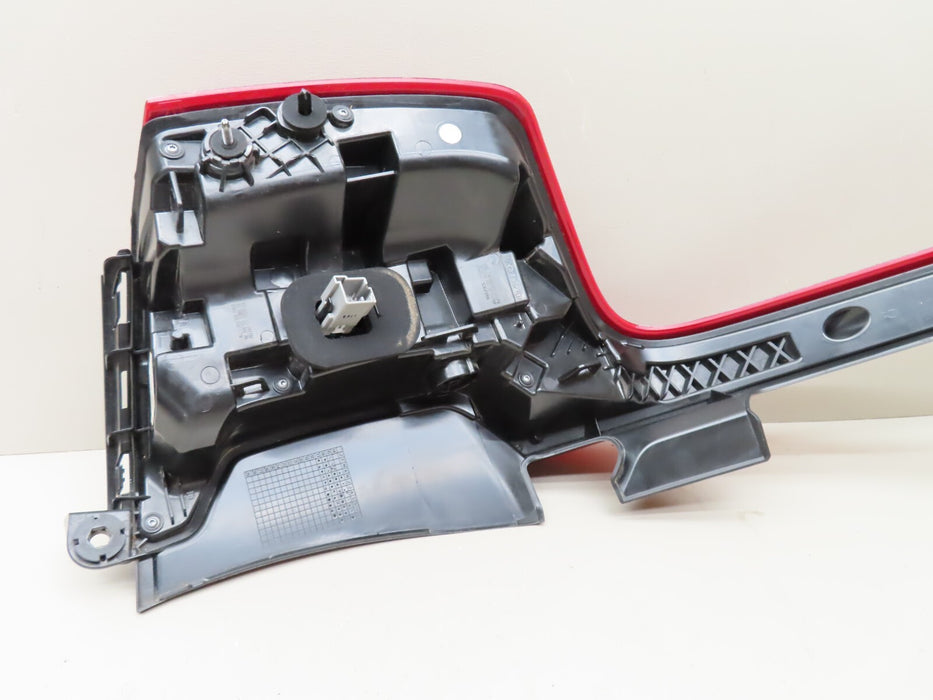 2016 - 2019 VOLVO XC90 REAR RIGHT PASSENGER SIDE TAILLIGHT STOP BRAKE LAMP OEM