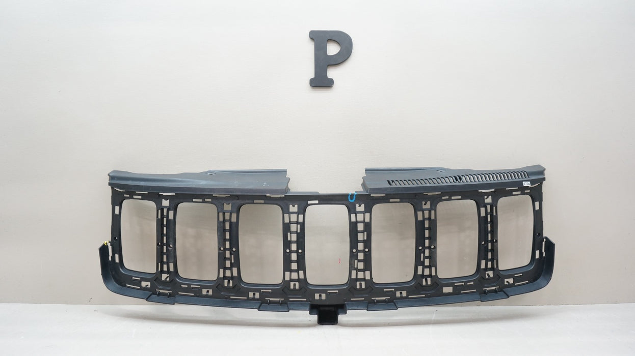 2017-2020 JEEP GRAND CHEROKEE FRONT BUMPER RADIATOR GRILLE OEM