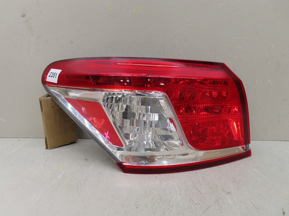 2010-2012 LEXUS ES350 REAR LEFT DRIVER SIDE TAIL LIGHT LAMP HALOGEN OEM