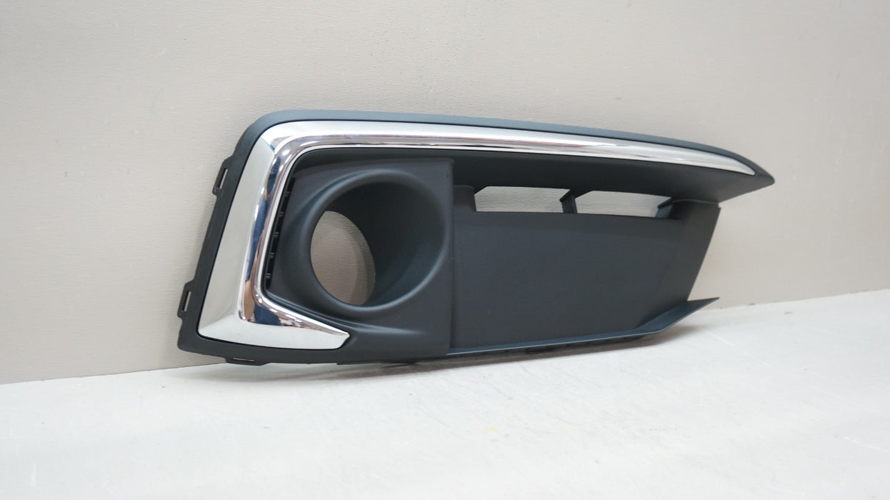 2019-2021 HONDA CIVIC FRONT RIGHT SIDE FOG LIGHT TRIM MOLDING OEM 71180-TBA-K50