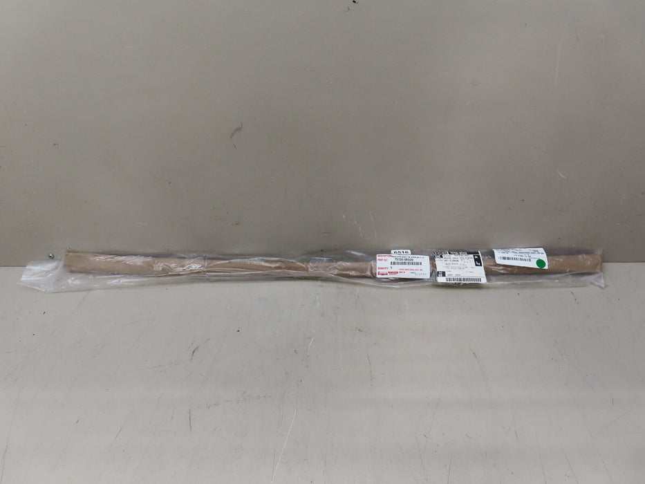 GENUINE LEXUS FRONT LEFT DOOR BELT MOLDING OEM 75720-0E020