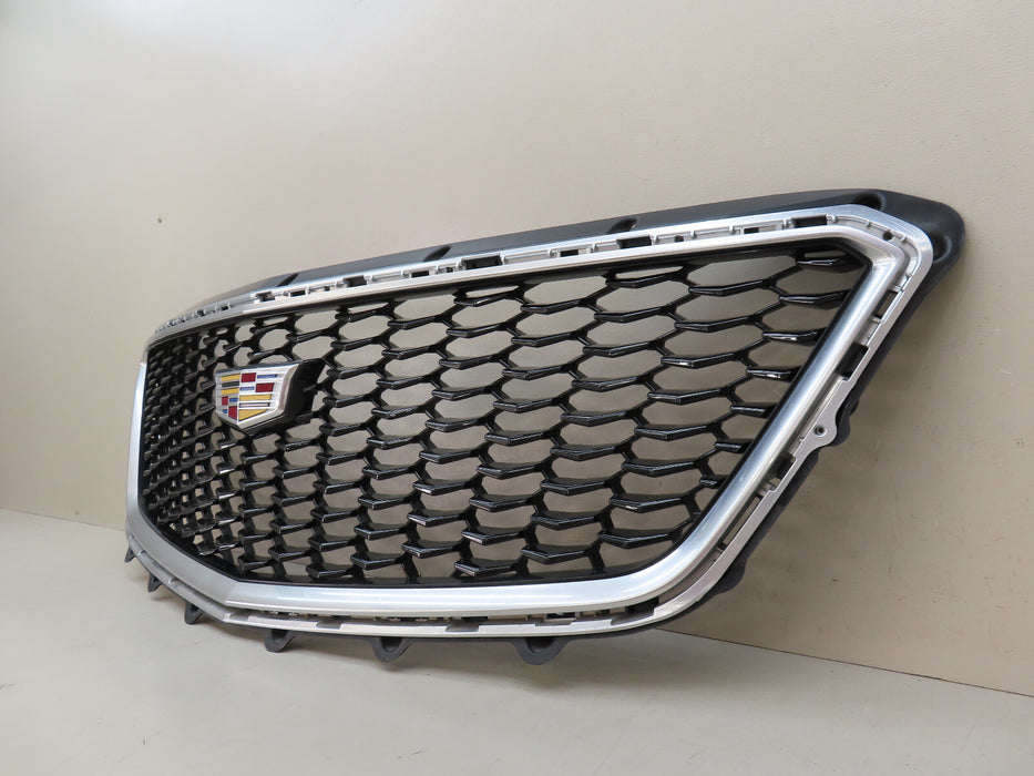2019-2022 CADILLAC XT4 SPORT FRONT RADIATOR GRILLE GRILL W/EMBLEM OEM 84582860