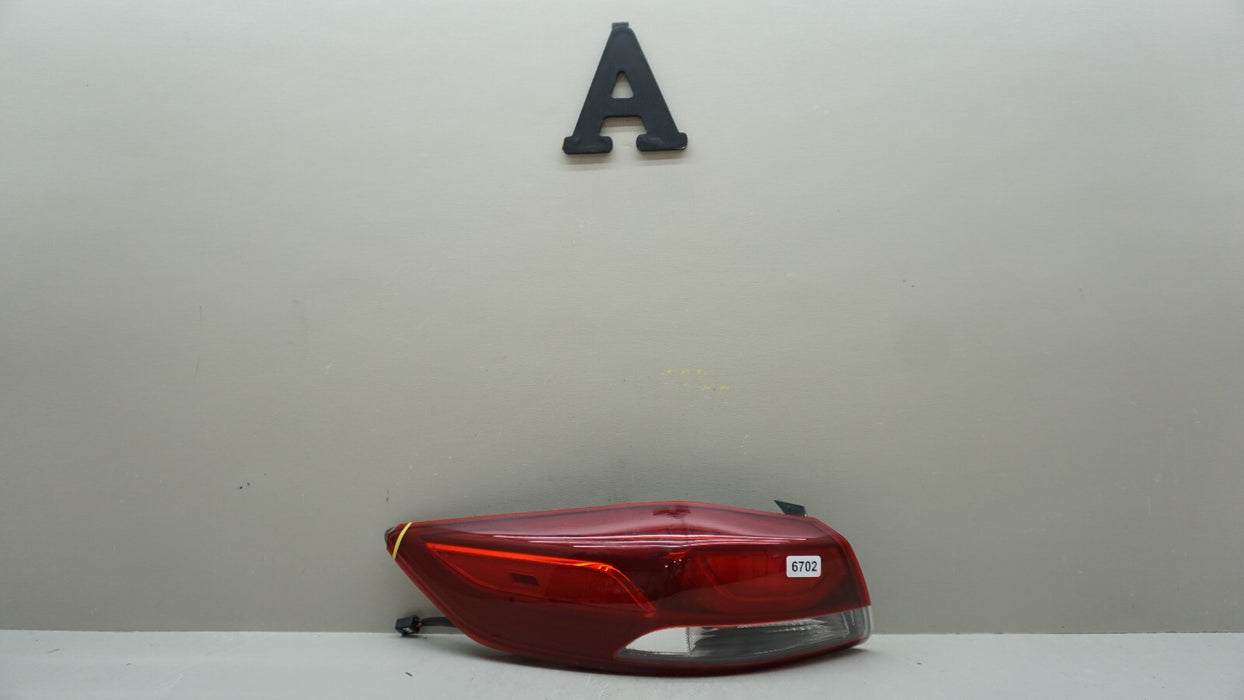 2017-2018 HYUNDAI ELANTRA REAR LEFT DRIVERS TAIL LIGHT 92401-F30 OEM 17 18