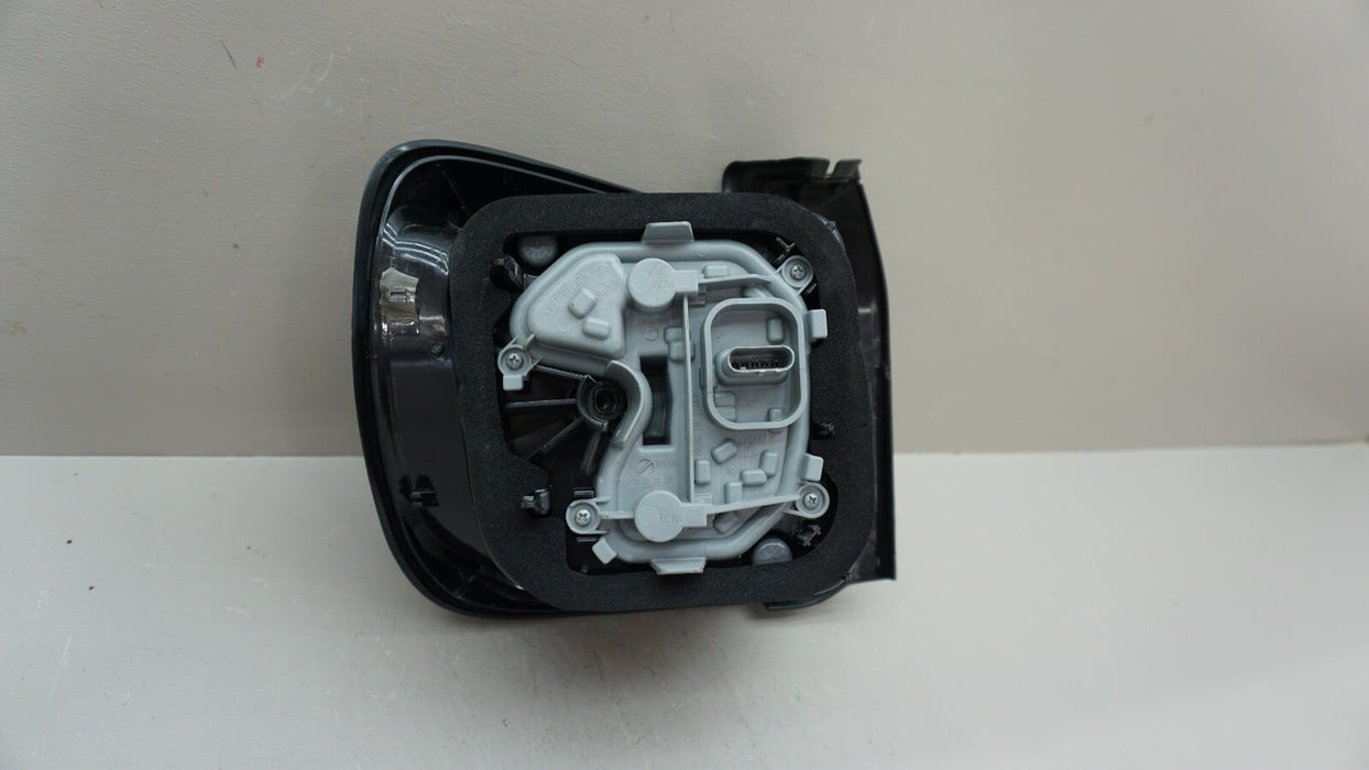 2015-2020 JEEP RENEGADE REAR RIGHT PASSENGER SIDE TAIL LIGHT OEM 15 16 17 18 19