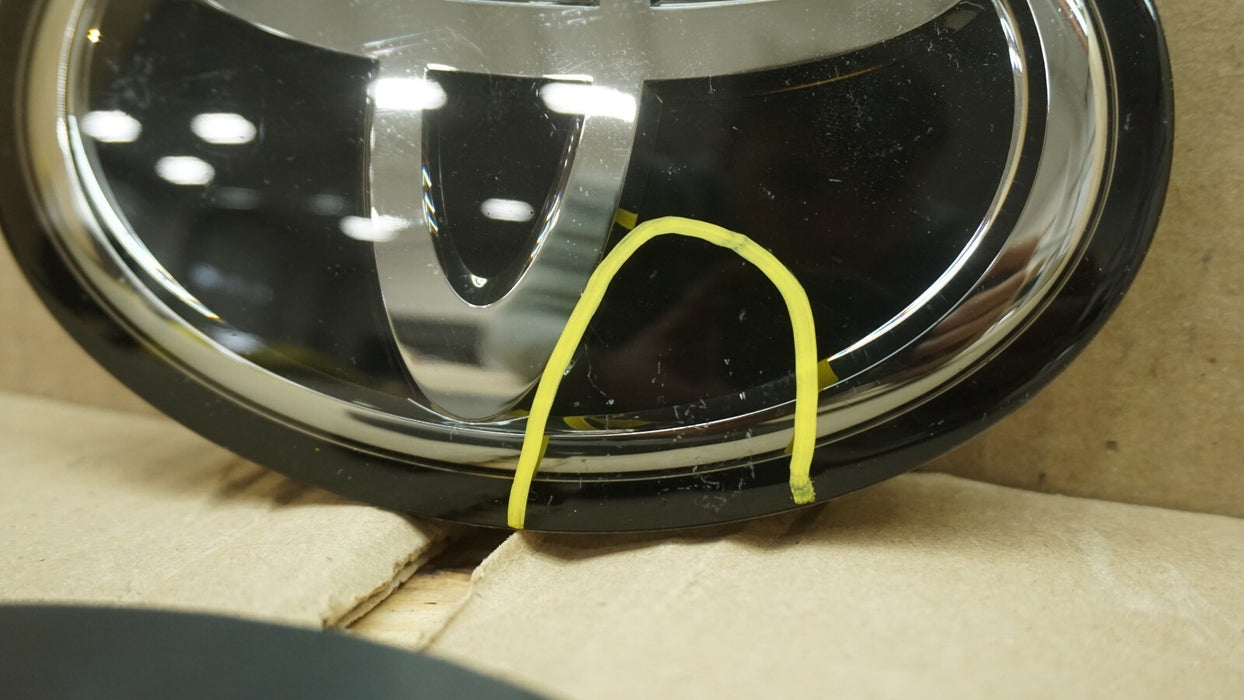 2015-2020 TOYOTA C-HR COROLLA RAV4 AVALON FRONT GRILLE EMBLEM OEM 53141-47020/30