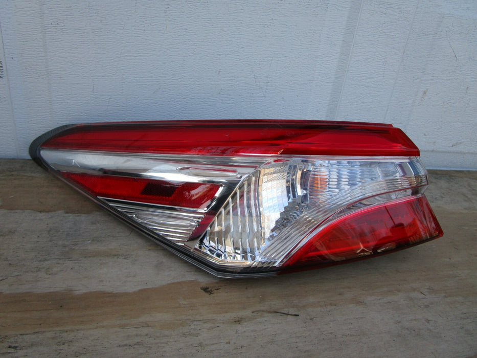 2018-2024 TOYOTA CAMRY REAR LEFT DRIVER SIDE TAIL LIGHT OUTER OEM