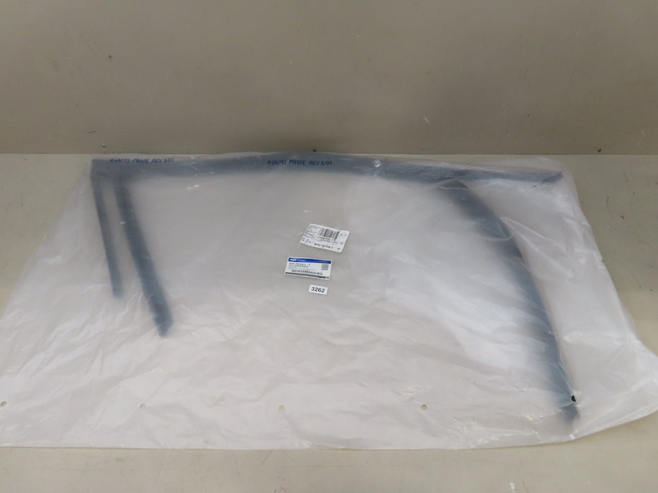 2021-2023 FORD BRONCO SPORT FRONT RIGHT GLASS RUN CHANNEL OEM M1PZ-7821596-A