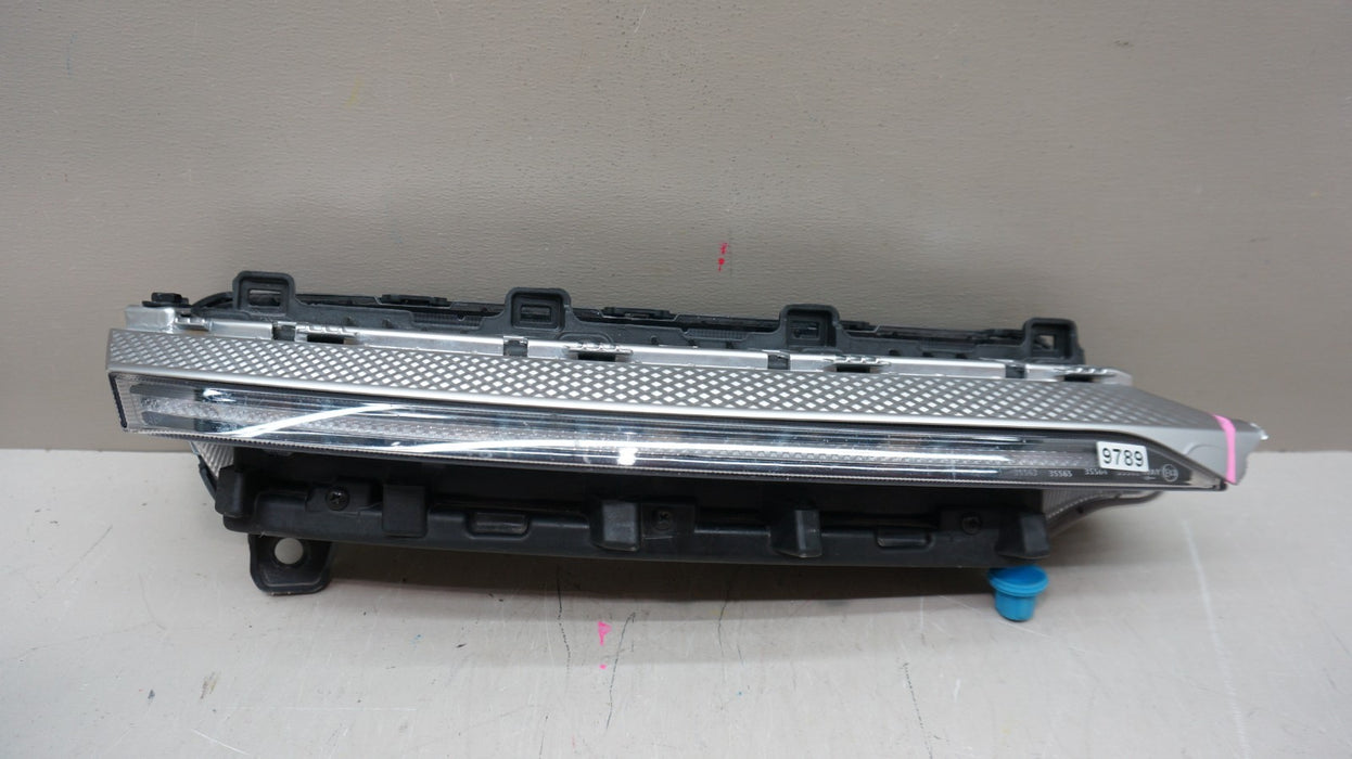 2020-2022 KIA SELTOS FRONT RIGH PASSENGER DAYTIME RUNNING LIGHT OEM 92109-Q5