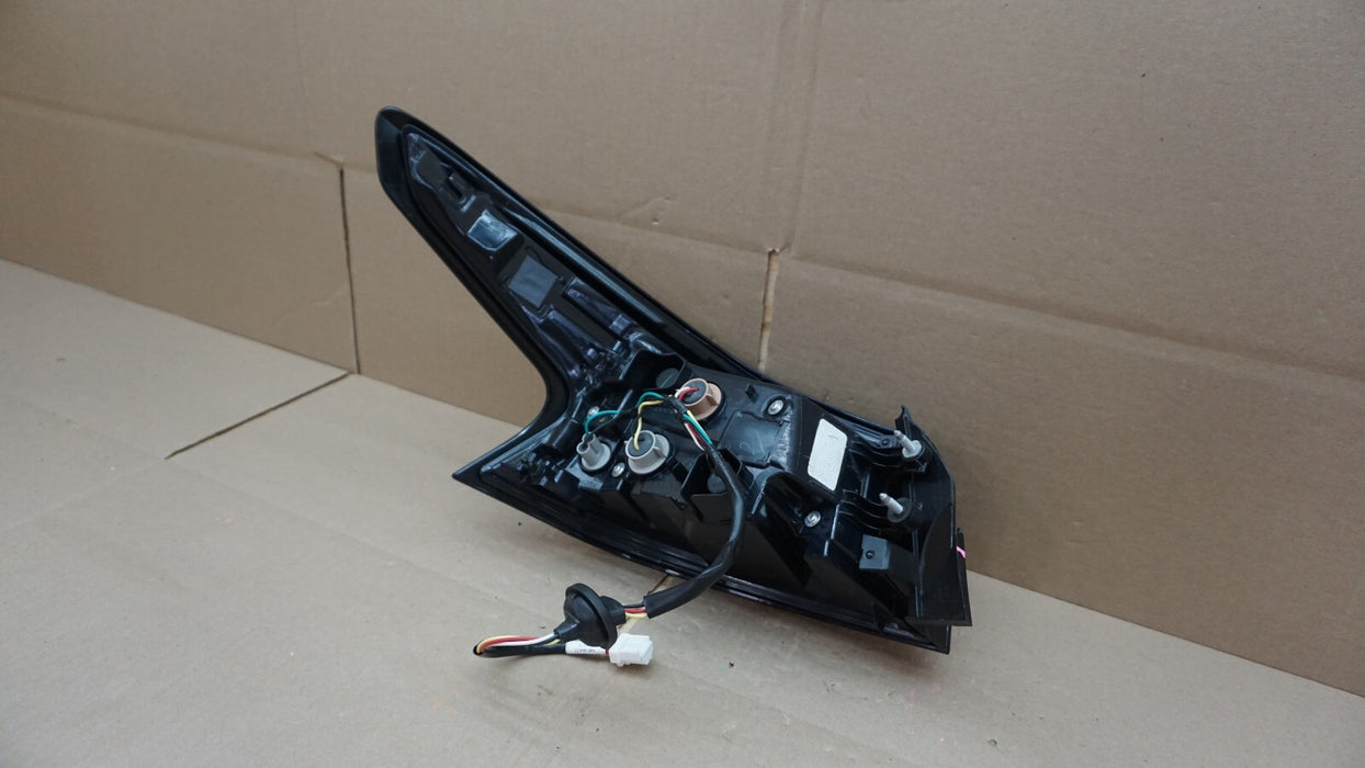 2019-2021 NISSAN ALTIMA REAR RIGHT PASSENGERS SIDE TAIL LIGHT OEM 19 20 21