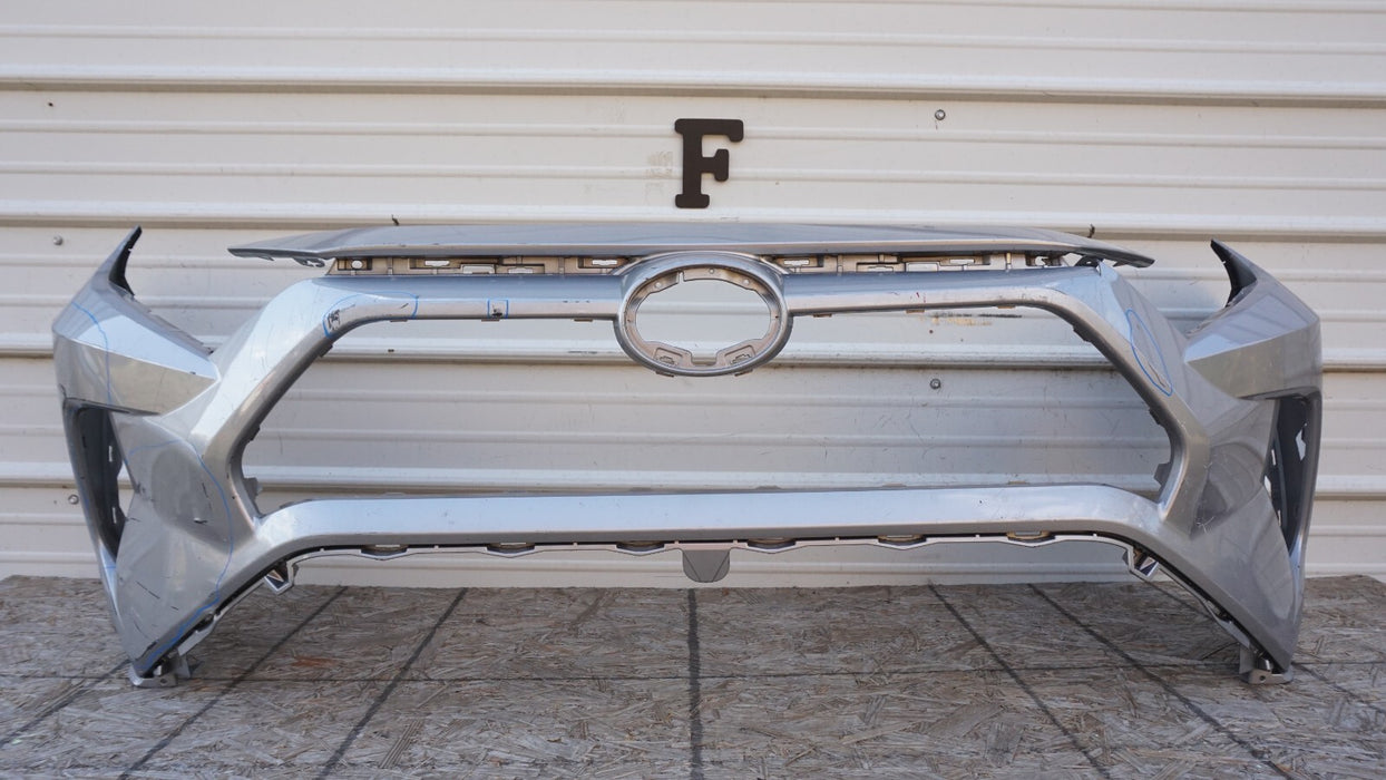 2019-2021 TOYOTA RAV4 FRONT BUMPER COVER OEM 19 20 21