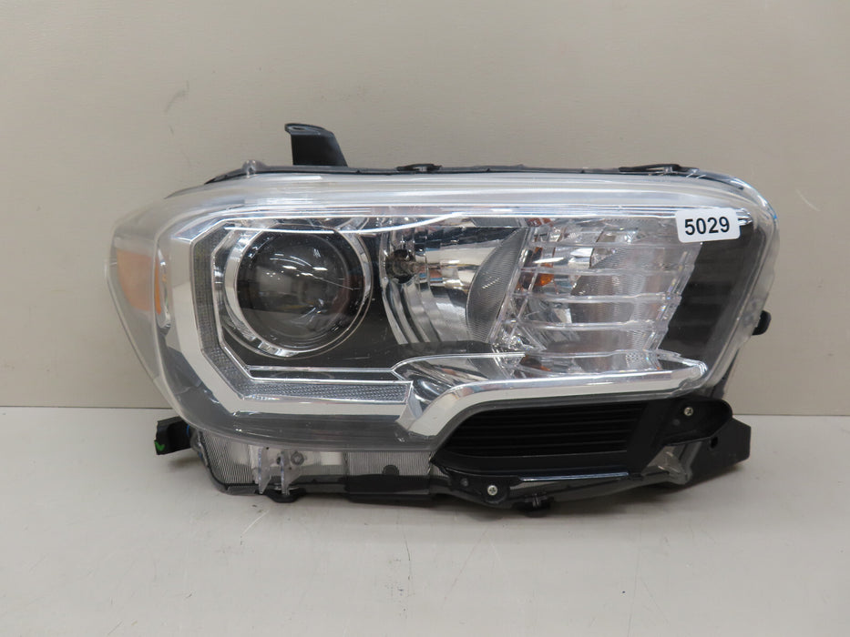 2016-2020 TOYOTA TACOMA FRONT RIGHT PASSENGER HEADLIGHT HALOGEN OEM
