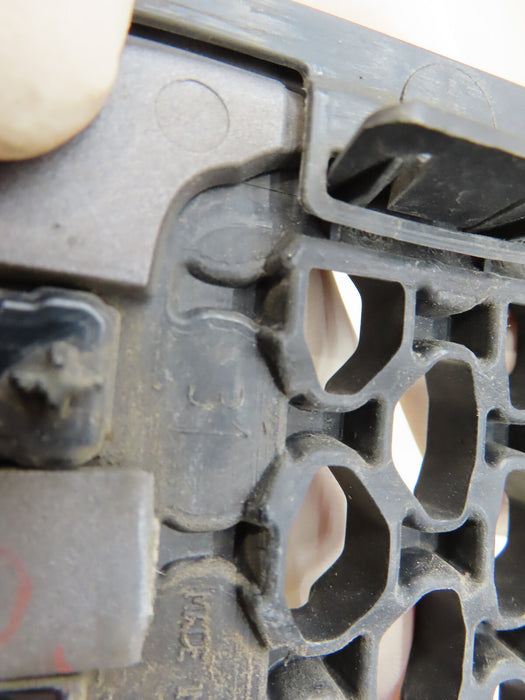 2019-2022 JEEP CHEROKEE FRONT RADIATOR GRILL GRILLE INSERT # 3 OEM