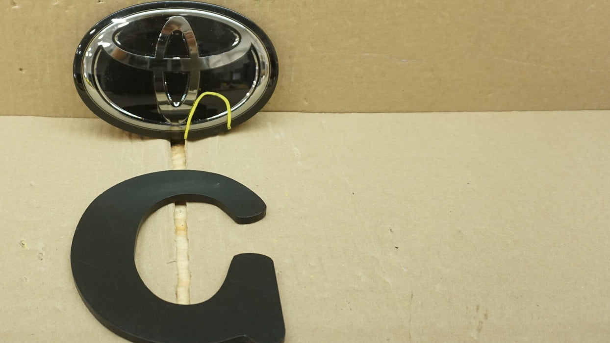 2015-2020 TOYOTA C-HR COROLLA RAV4 AVALON FRONT GRILLE EMBLEM OEM 53141-47020/30