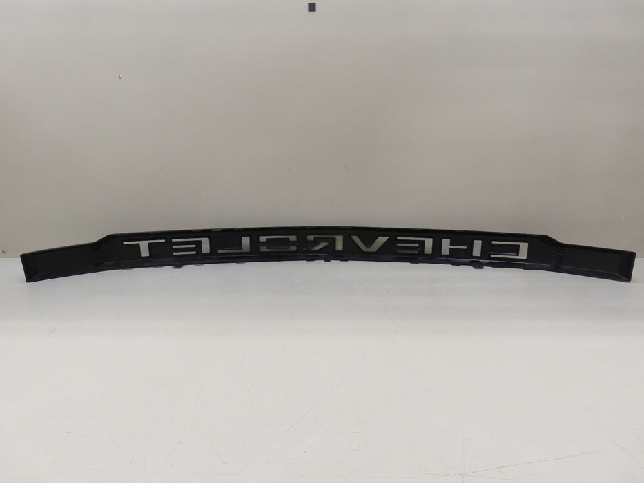 2019-2022 CHEVROLET SILVERADO 1500 FRONT CENTER GRILL GRILLE INSERT OEM