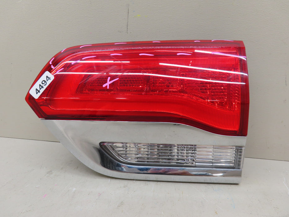 2015 -2020 JEEP GRAND CHEROKEE PASSENGER RH PASSENGER SIDE TAIL LIGHT OEM