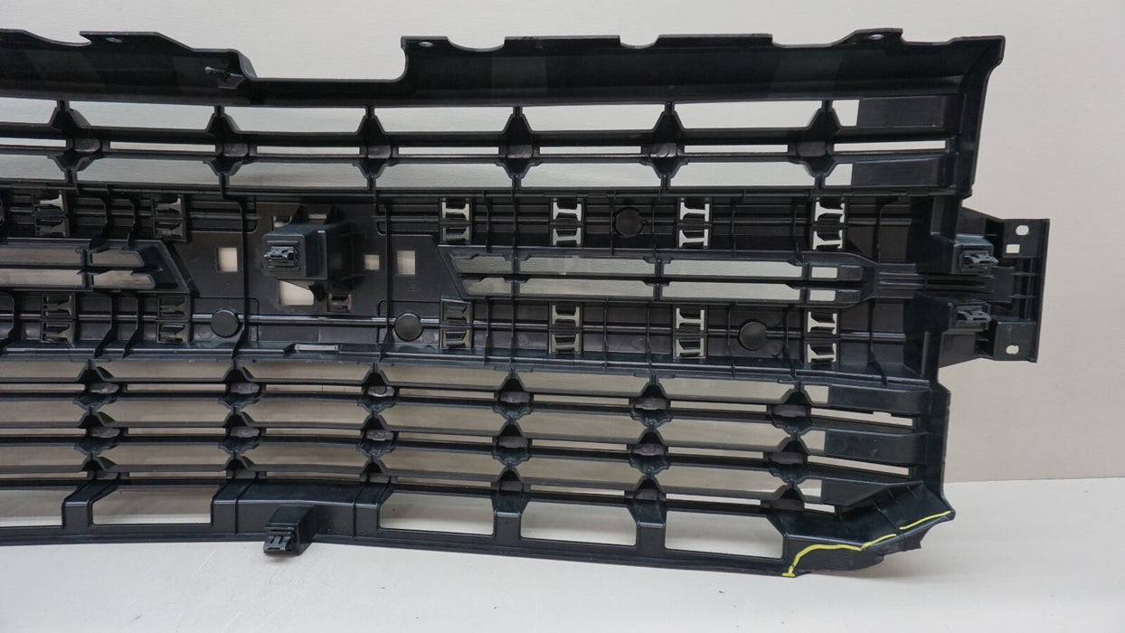 2019-2022 CHEVROLET SILVERADO 1500 FRONT CENTER RADIATOR GRILLE OEM 84128450