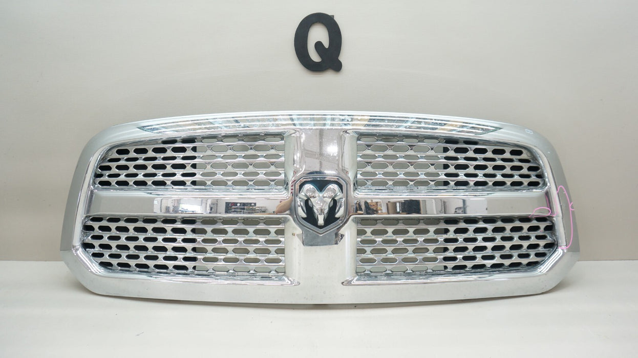 2013-2018 DODGE RAM 1500 FRONT RADIATOR GRILLE OEM 13DSAC0020