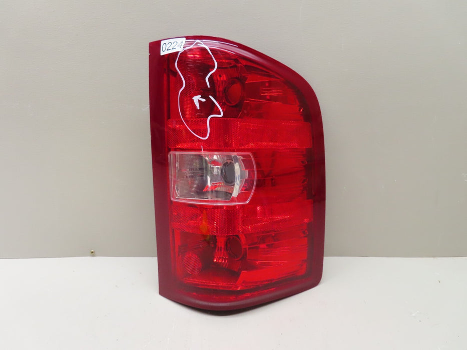 2007-2014 CHEVROLET SILVERADO REAR RIGHT PASSENGER SIDE LIGHT TAILLIGHT LAMP OEM