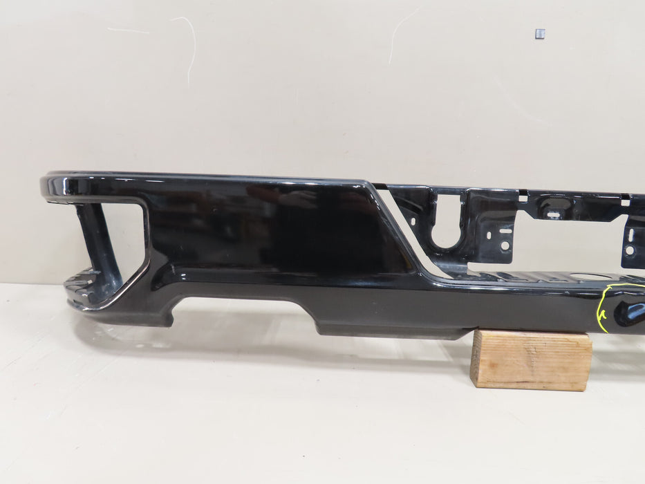 2019-2022 CHVEROLET SILVERADO GMC SIERRA 1500 REAR BUMPER COVER OEM 84520863