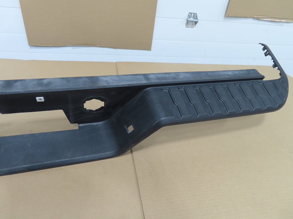 2019-2021 CHEVROLET SILVERADO REAR BUMPER COVER PANEL STEP PAD 812548818 OEM