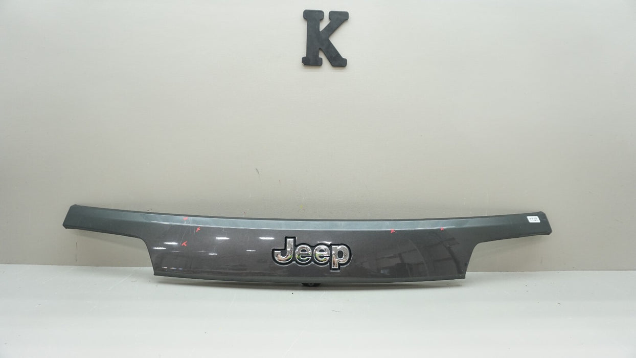2016-2021 JEEP GRAND CHEROKEE LIFTGATE LIGHT MOLDING OEM 1WD55TRMAD
