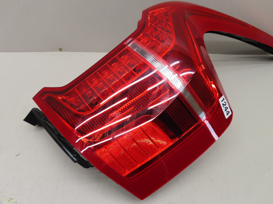 2016 - 2019 VOLVO XC90 REAR RIGHT PASSENGER SIDE TAILLIGHT STOP BRAKE LAMP OEM