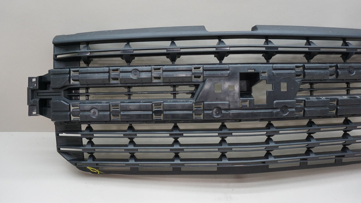 2019-2022 CHEVROLET SILVERADO 1500 FRONT CENTER RADIATOR GRILLE OEM 84128450