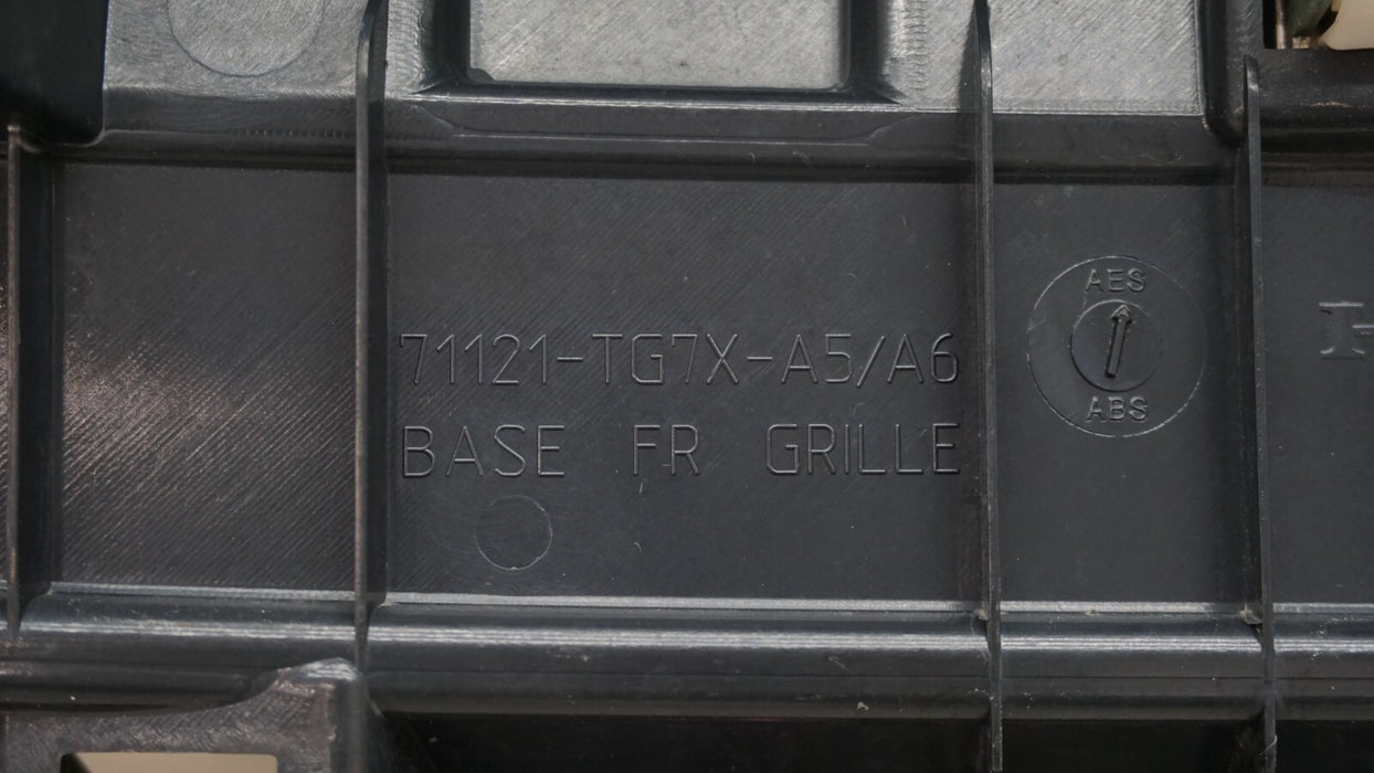 2019-2021 HONDA PILOT FRONT UPPER MAIN GRILLE 71121-TG7X-A5 OEM 19 20 21