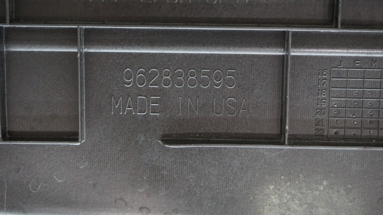 2019-2022 CHEVROLET SILVERADO GMC SIERRA 1500 REAR TRUNK MOLDING 84493626 OEM