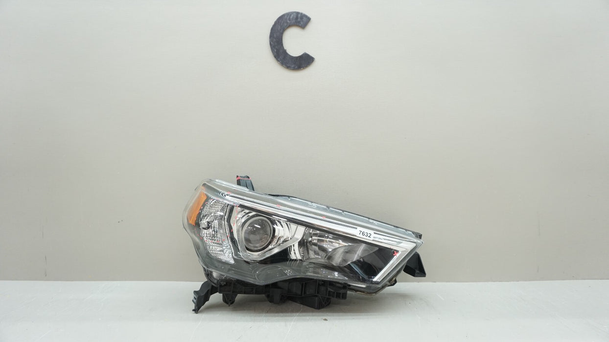 2014-2018 TOYOTA 4RUNNER FRONT RH RIGHT PASSENGER SIDE HEADLIGHT OEM