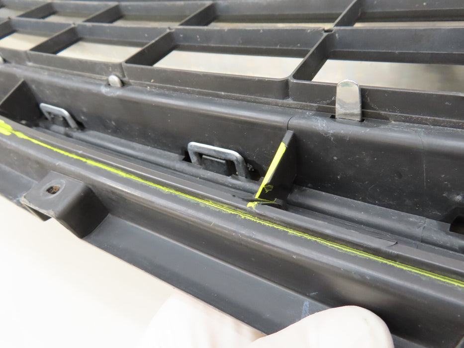 2015-2020 GMC YUKON XL FRONT RADIATOR GRILLE GRILL  OEM