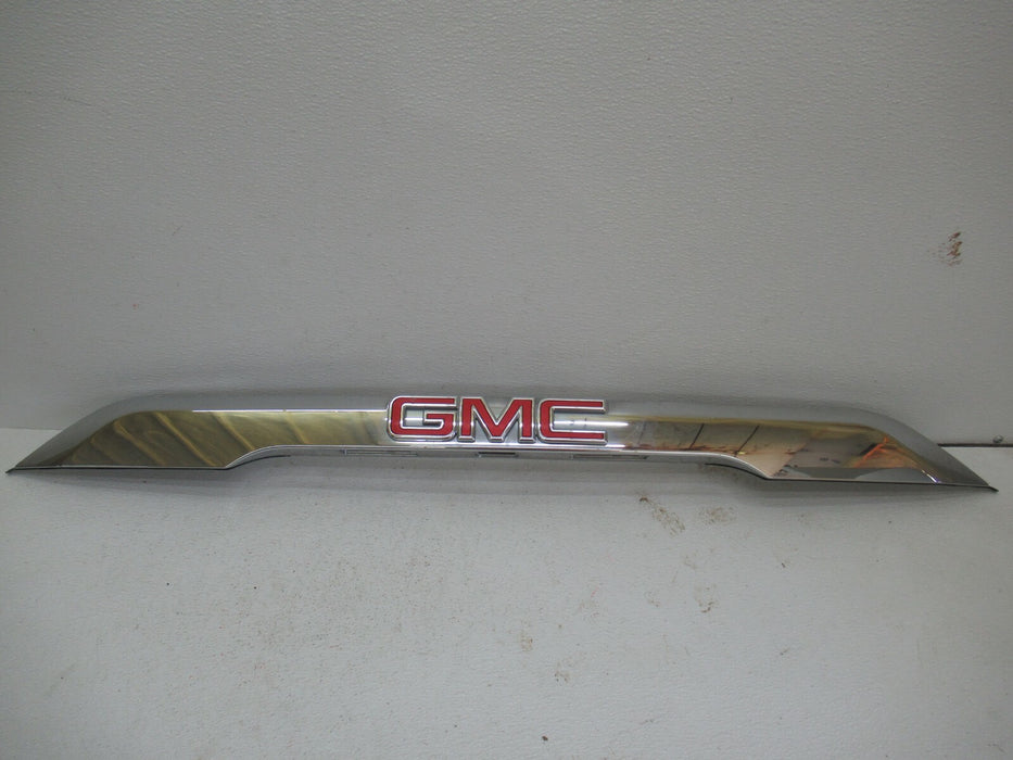 2017-2018 GMC ACADIA REAR TRUNK LIFTGATE MOLDING TRIM CHROME W/ EMBLEM OEM