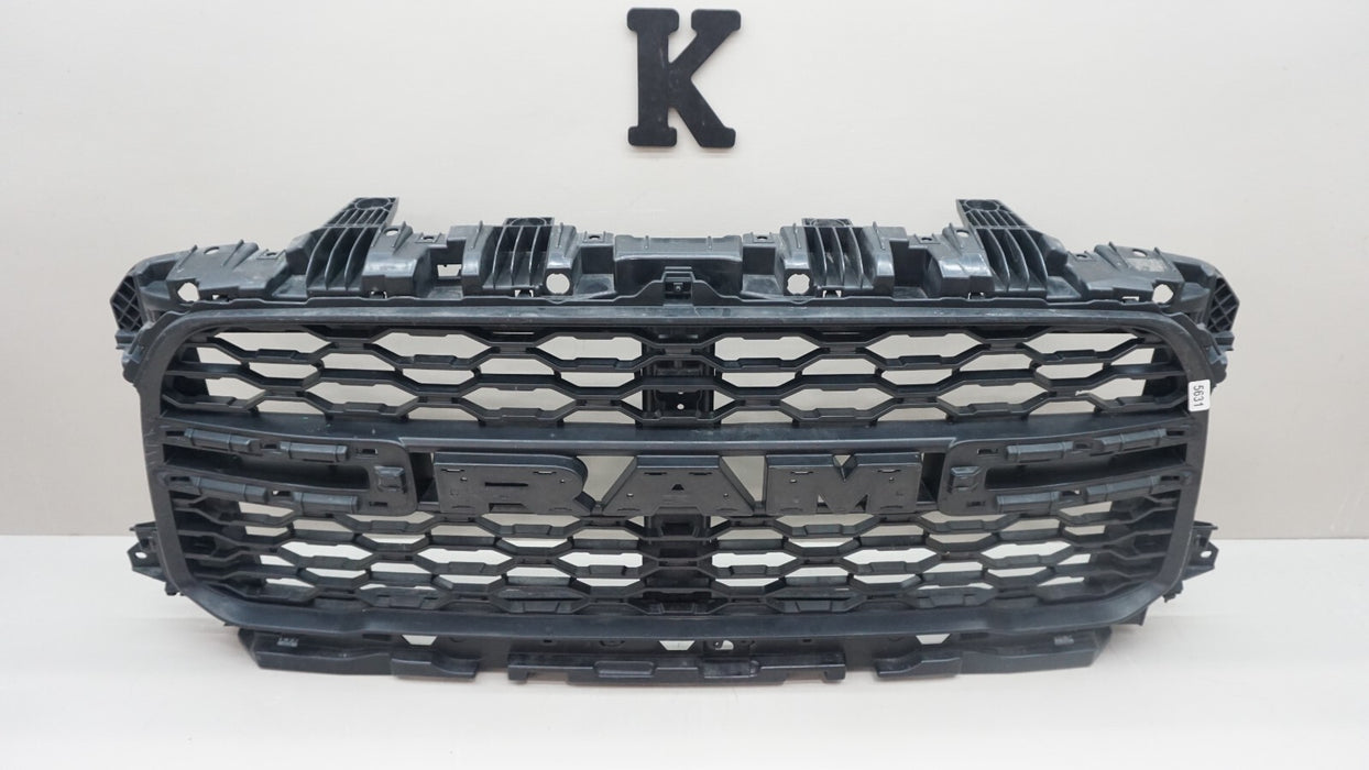 2019-2023 DODGE RAM 2500 3500 FRONT CENTER RADIATOR GRILLE OEM 68386825