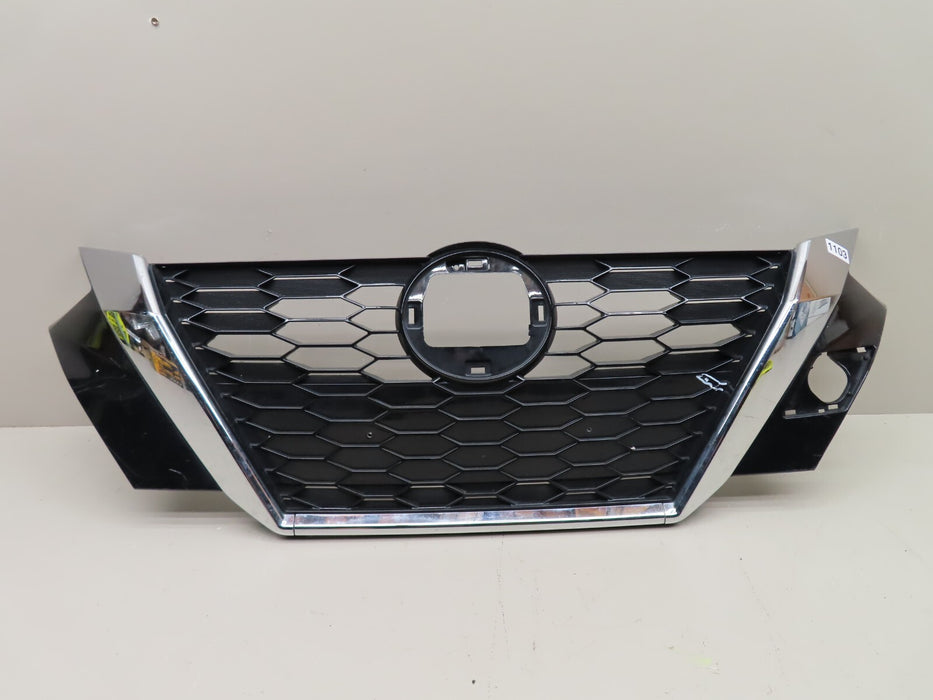 2020-2022 NISSAN SENTRA FRONT BUMPER RADIATOR GRILLE GRILL W/ CHROME MOLDING OEM