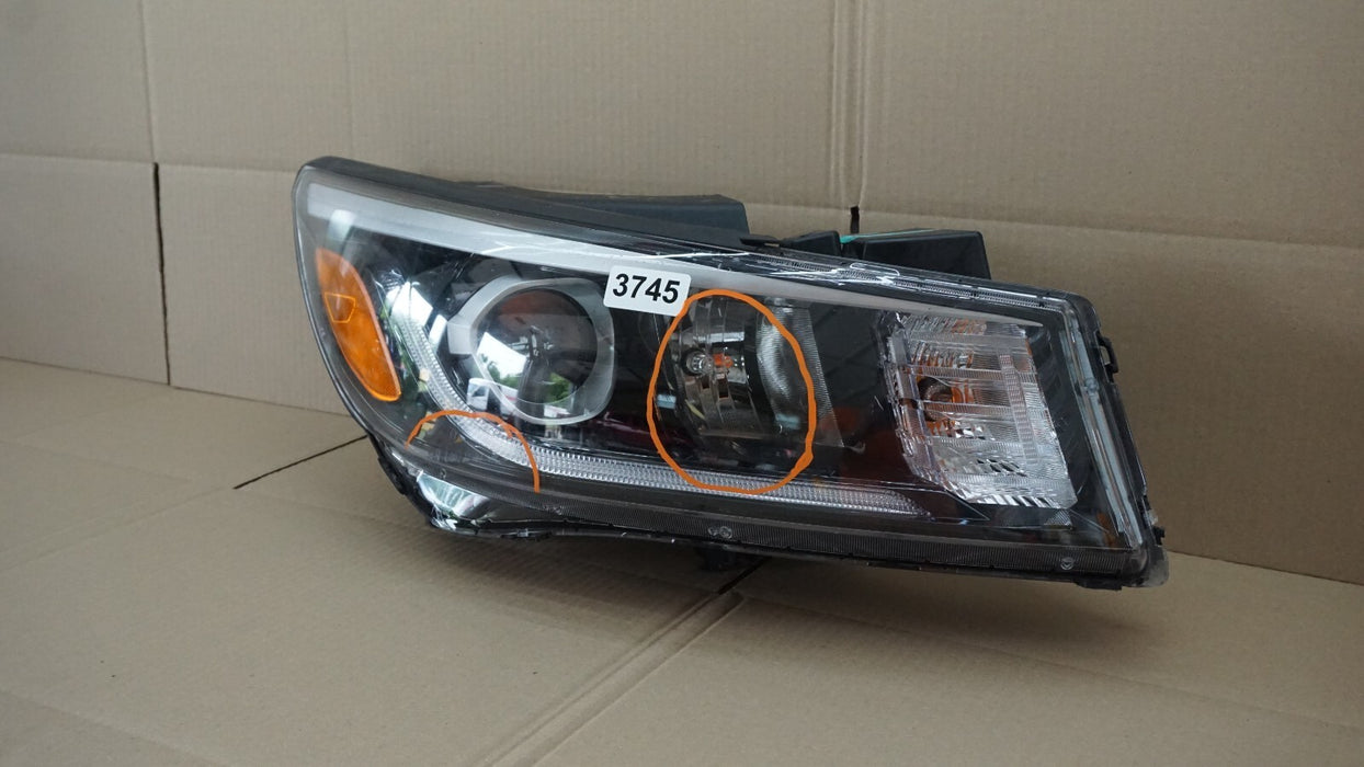 2019-2021 KIA SEDONA FRONT RIGHT PASSENGERS SIDE HEADLIGHT OEM