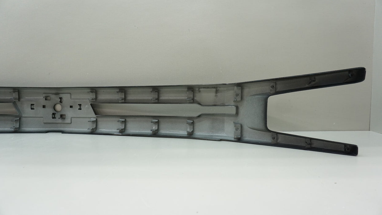 2019-2021 CHEVROLET SILVERADO 1500 FRONT CENTER GRILLE TRIM 84218458 OEM 2020