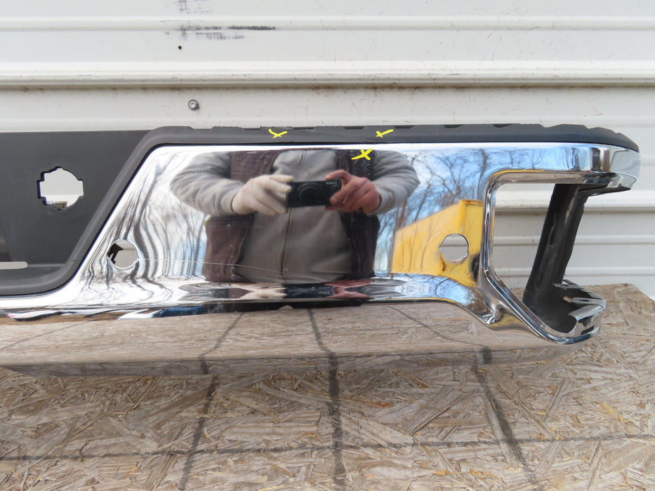 2019-2022 GMC/CHEVROLET SIERRA/SILVERADO 2500 3500 REAR BUMPER COVER OEM
