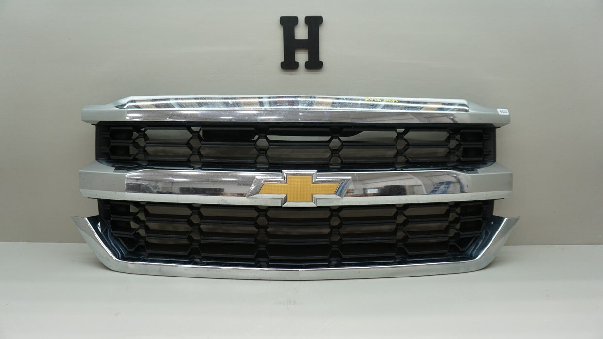 2016-2019 CHEVROLET SILVERADO 1500 FRONT CENTER RADIATOR GRILLE OEM 23380362