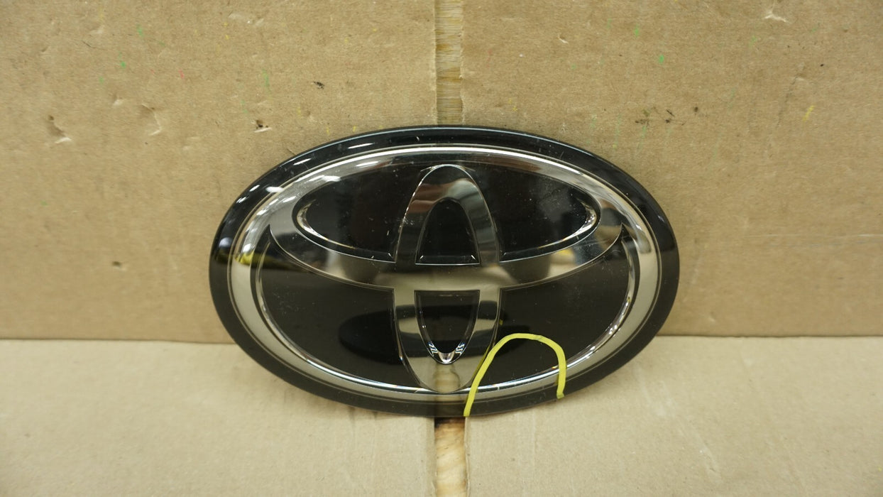 2015-2020 TOYOTA C-HR COROLLA RAV4 AVALON FRONT GRILLE EMBLEM OEM 53141-47020/30