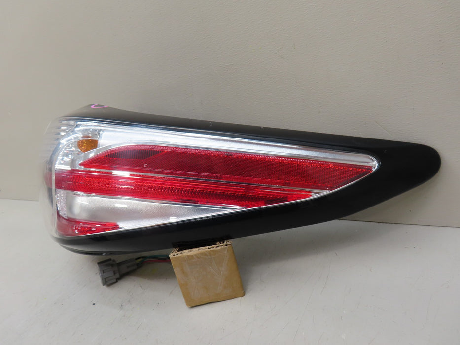 2015-2018 NISSAN MURANO REAR RIGHT PASSENGER TAIL LIGHT OUTER OEM