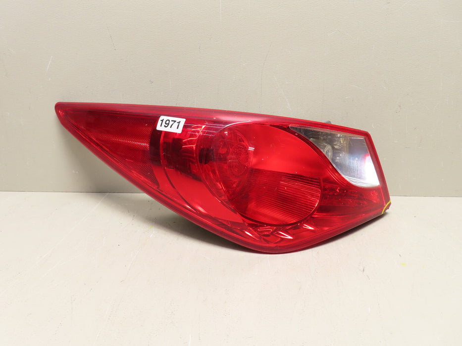 2011-2014 HYUNDAI SONATA REAR LEFT DRIVER SIDE OUTER TAIL LIGHT LAMP OEM