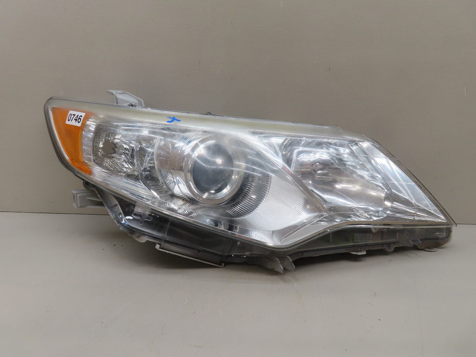 2012-2014 TOYOTA CAMRY FRONT RIGHT PASSENGER HEADLIGHT HALOGEN OEM