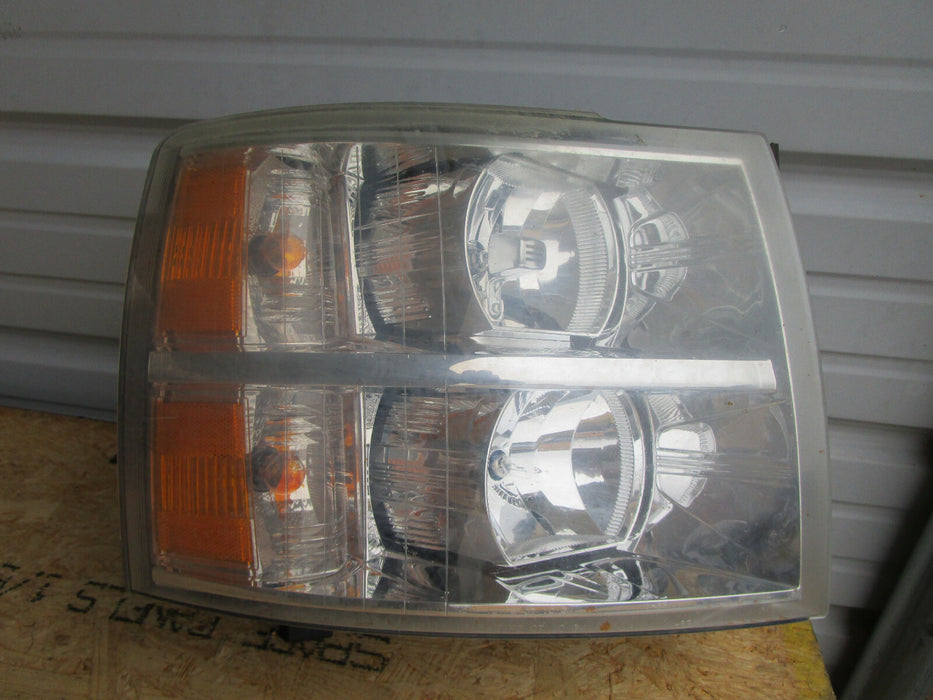 07 08 09 10 11 12 13 CHEVROLET SILVERADO RIGHT FRONT HALOGEN HEADLIGHT OEM
