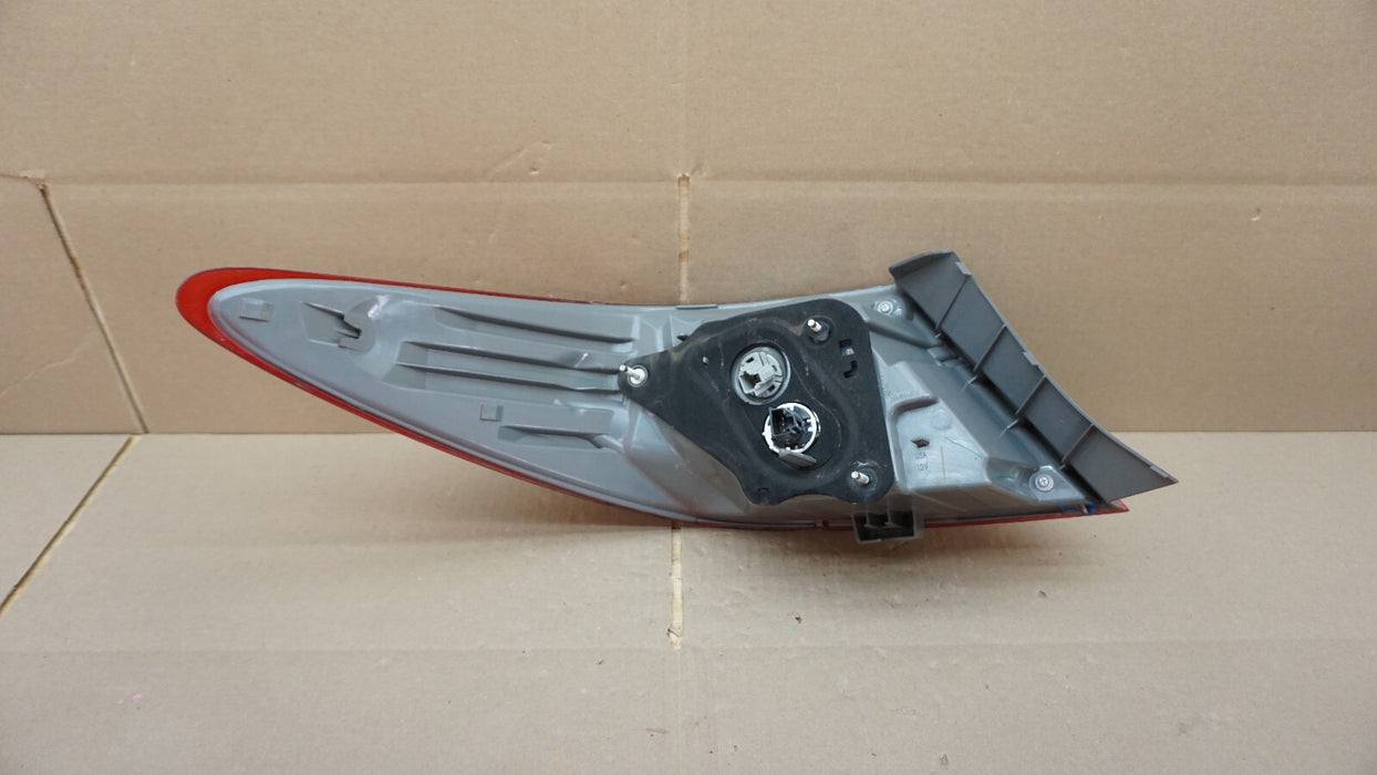 2015-2017 TOYOTA CAMRY REAR RIGHT PASSENGERS TAIL LIGHT OEM 15 16 17