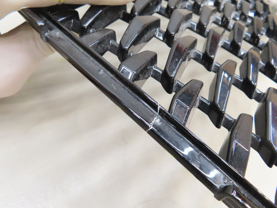 2015-2021 CHRYSLER 300 FRONT RADIATOR GRILLE GRILL OEM 6DF46TRMAB