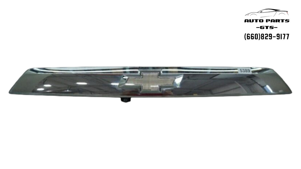 2010-2014 CHEVROLET EQUINOX REAR TAILGATE LICENSE MOLDING W/ CAMERA OEM 20903904