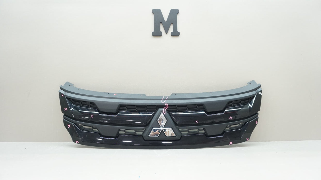 2020-2023 MITSUBISHI OUTLANDER FRONT BUMPER GRILLE OEM 7450B399